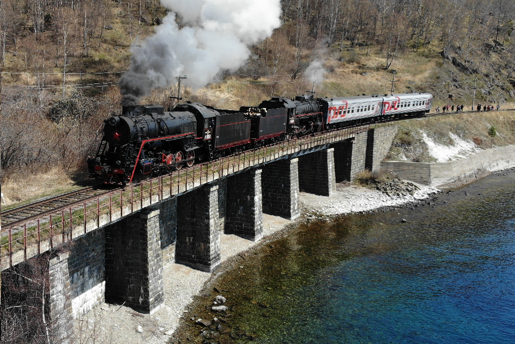 Russian steam enthusiasts railway tour